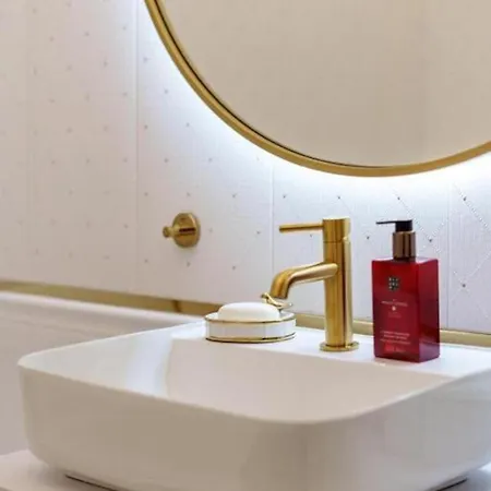 Golden Saska Kepa Luxury Retreat With Garden & Design Interior فيلة
