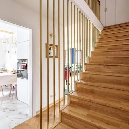 Golden Saska Kepa Luxury Retreat With Garden & Design Interior