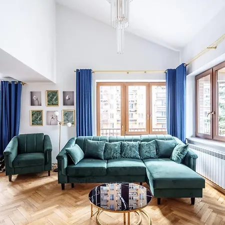 Golden Saska Kepa Luxury Retreat With Garden & Design Interior Villa