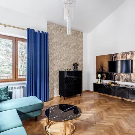 Golden Saska Kepa Luxury Retreat With Garden & Design Interior Villa *