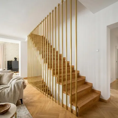 Golden Saska Kepa Luxury Retreat With Garden & Design Interior Villa *
