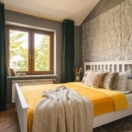 Golden Saska Kepa Luxury Retreat With Garden & Design Interior Villa