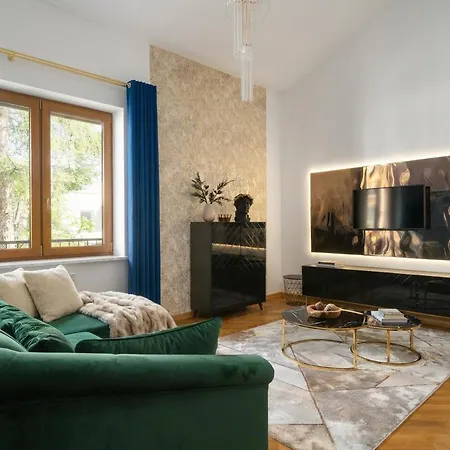 Golden Saska Kepa Luxury Retreat With Garden & Design Interior *