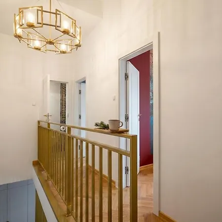 Golden Saska Kepa Luxury Retreat With Garden & Design Interior *