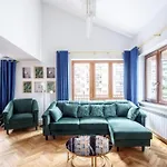 Golden Saska Kepa Luxury Retreat With Garden & Design Interior *