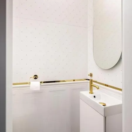 Golden Saska Kepa Luxury Retreat With Garden & Design Interior